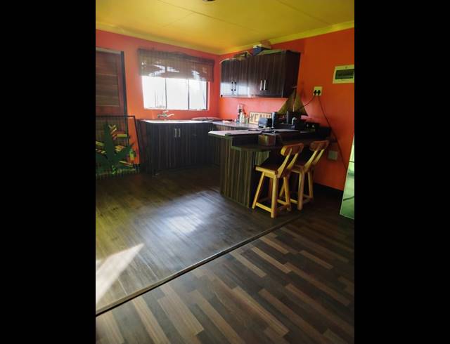 3 BEDROOM FREEHOLD FOR SALE IN BARRY HERTZOG PARK
